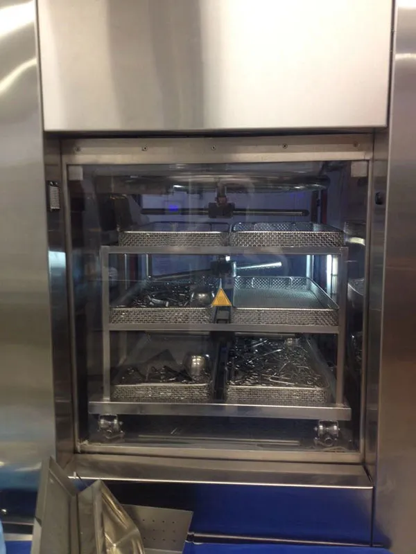 Lavadora termodesinfectora automática